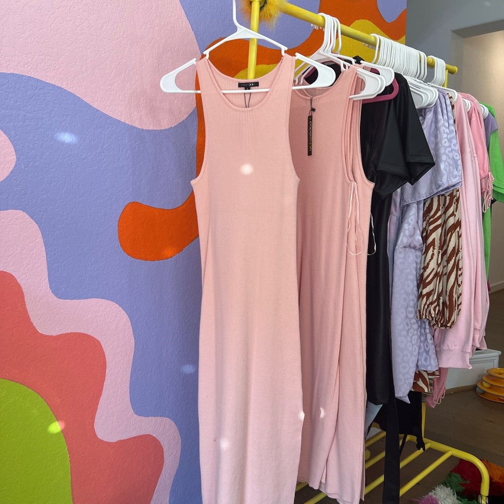 Fitted Pink Dress - Picture 2 of 3